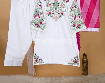 Costume en farsi en crêpe de soie brodé : tenues de soirée de créateur pakistanais