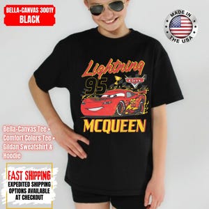 Camiseta vintage de Rayo McQueen Comfort Colors, camiseta de Disney Pixar Cars, camiseta retro con estampado de McQueen, camiseta para viaje de vacaciones familiares de Disney 2026 imagen 11