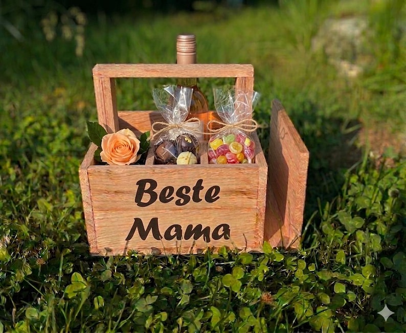 Op de afbeelding: Een set van drie keramische mokken met een gespikkelde, matte afwerking. De mokken zijn in tinten cr&egrave;me, lichtgrijs en donkergrijs. Elke mok heeft een eenvoudig, minimalistisch ontwerp, perfect voor koffie of thee.