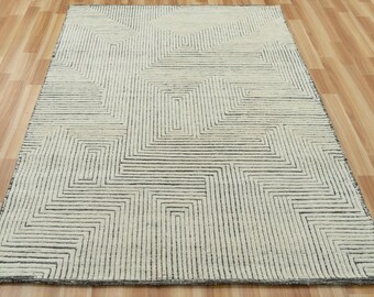 Contemporary Geometric Ivory Rug for Stylish Living Room, Bedroom, and Home Interior Decoration