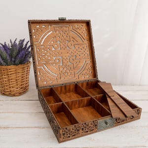 Handmade Wooden Embroidery Floss Organizer Box: Removable Dividers