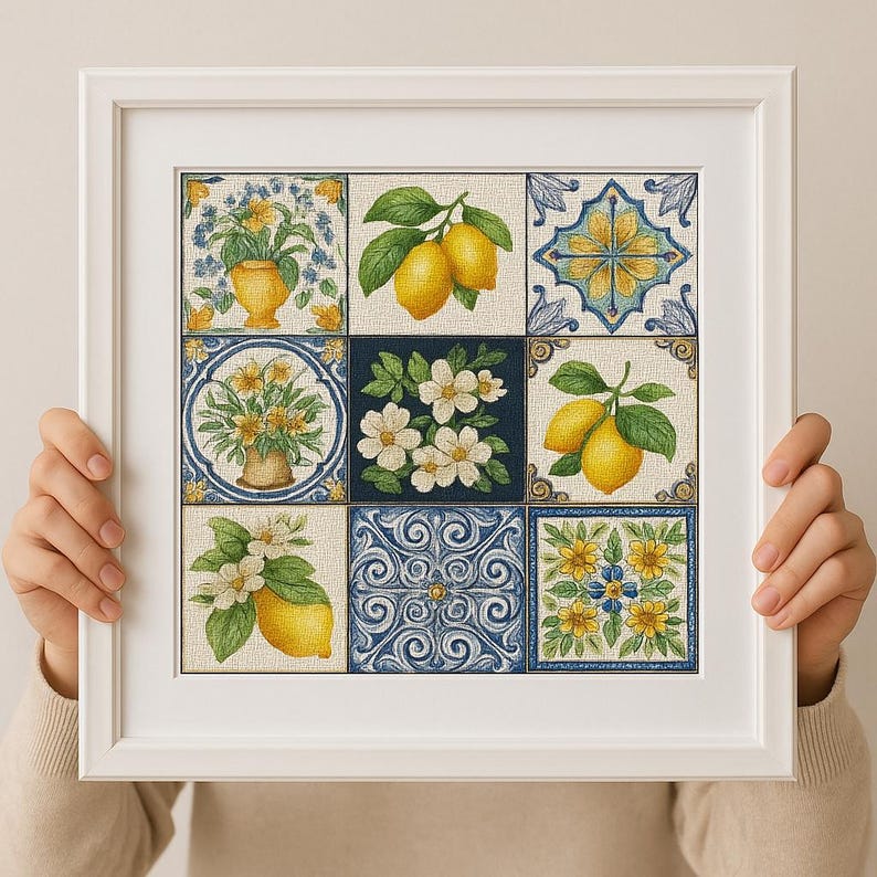 Puede incluir: Un marco blanco cuadrado que contiene una cuadr&iacute;cula de nueve azulejos decorativos. Los azulejos presentan ilustraciones de limones amarillos, hojas verdes, flores blancas y complejos patrones geom&eacute;tricos o florales en azul y blanco sobre un fondo texturizado.