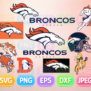 Puede incluir: Una colección de diseños gráficos de los Denver Broncos con el logotipo del caballo del equipo en varios estilos, un casco de fútbol americano, un jugador sobre un caballo y el texto BRONCOS DENVER. Incluye etiquetas de formato SVG, PNG, EPS, DXF y JPEG.