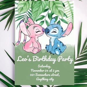 Convite de aniversário com tema de selva em ponto rosa e azul – modelo personalizável do Canva para festa de aniversário de menino ou menina