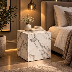 Mesa de cabeceira em mármore Calacatta, mesa de cabeceira quadrada em pedra, móvel de luxo para quarto.