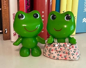 Kawaii cute green frog toy figurines set of two from japan
