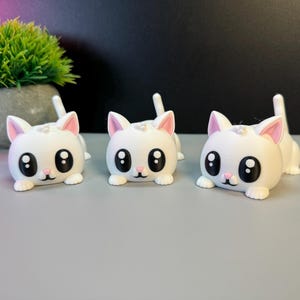 Desk Decor Cute Kawaii Cat Figurine – 3D Printed Desk Pet | Adorable Kitty Desk Decor for Office & Home | White Anime-Inspired Cat