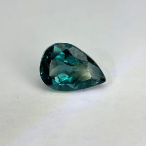 ファセットカットのペアートルマリン宝石：1.75カラット