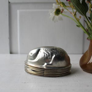 6 Vintage Bunny Rabbit Nutbrown Mold - Baking Candymaking Jelly Mold - Made in England