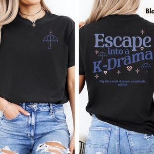 K-ドラマシャツ：「K-ドラマの世界へ逃避」グラフィックTシャツ - Comfort Colors