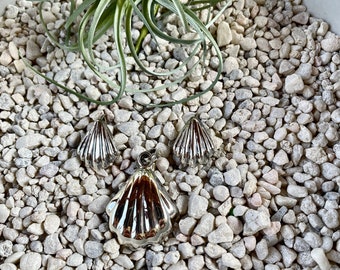 Vintage Sterling Silver Scallop Shell Pendant and Earrings Set