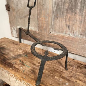 Antique Hand Wrought Iron Tripod Pot Stand Trivet, 1700&#39;s or 1800&#39;s Hearth Cooking Stand With Sliding Fork