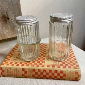 Vintage Pair of Hoosier-Style Glass Spice Jars, Early 1900&#39;s Mission Mid Ring Spice Jar and Label Spice Jar