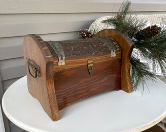 Vintage Wooden Log Trinket Box or Storage Box 1930's or 1940's Vintage Storage, Log Cabin Decor