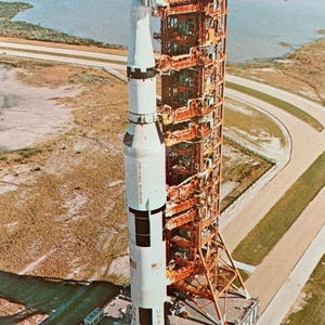 Stara nieużywana pocztówka ze zdjęciem z podróży z połowy wieku - NASA - John F Kennedy Space Center - Apollo 16