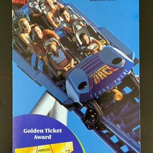 Może przedstawiać: Broszura parku rozrywki Cedar Point. Okładka przedstawia logo parku, kolejkę górską i tekst "Millennium Force". Zawiera również nagrodę Golden Ticket Award i rok 2001.