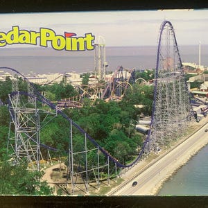 Stary nieużywany folder pocztówkowy z 2001 r. z parku rozrywki Cedar Point - 14 odsłon