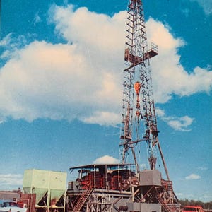 Vintage carte postale photo inutilisée du milieu du siècle - triangle d'émeraude - sud du Texas - forage pétrolier moderne