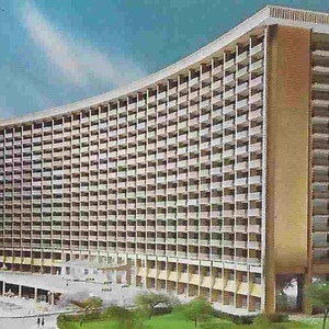 Cartão postal vintage não utilizado com foto - Century Plaza Hotel - Century City, LA - CA