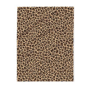 Puede incluir: Un textil rectangular con un estampado de leopardo. El diseño presenta un fondo beige cubierto de manchas marrones oscuras y negras, creando una estética clásica de estampado animal. La tela parece lisa y de color uniforme.