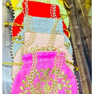 Bolso Potli bordado a mano / Bolso de noche con asa de perlas