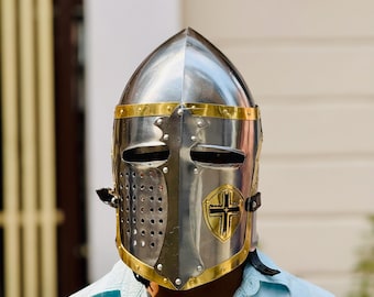Middeleeuwse kruisvaarder geweldig – staal en messing integraalpantser Tempeliershelm – handgemaakte gotische helm, klaar voor cosplay en LARP