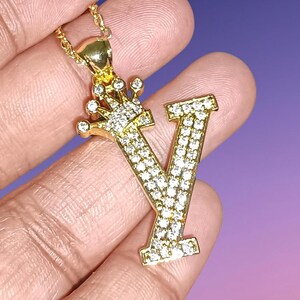 Colgante personalizado con la letra Y y corona de diamantes, acabado en oro amarillo de 14 quilates con diamantes simulados, colgante personalizado con cualquier letra en plata 925, colgante con letras del alfabeto.
