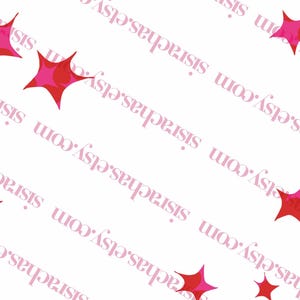 K&ouml;nnte beinhalten: Wei&szlig;er Hintergrund mit einem Muster aus roten und rosa Sternen. Der Text "sisrachas.etsy.com" ist diagonal in Rosa &uuml;ber das Bild gedruckt.