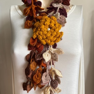 Sciarpa con collana di foglie - Sciarpa multicolore con laccio - Ruggine - arancione bruciato - prugna - tortora Sciarpa autunnale con spilla con crisantemo senape 2 pezzi