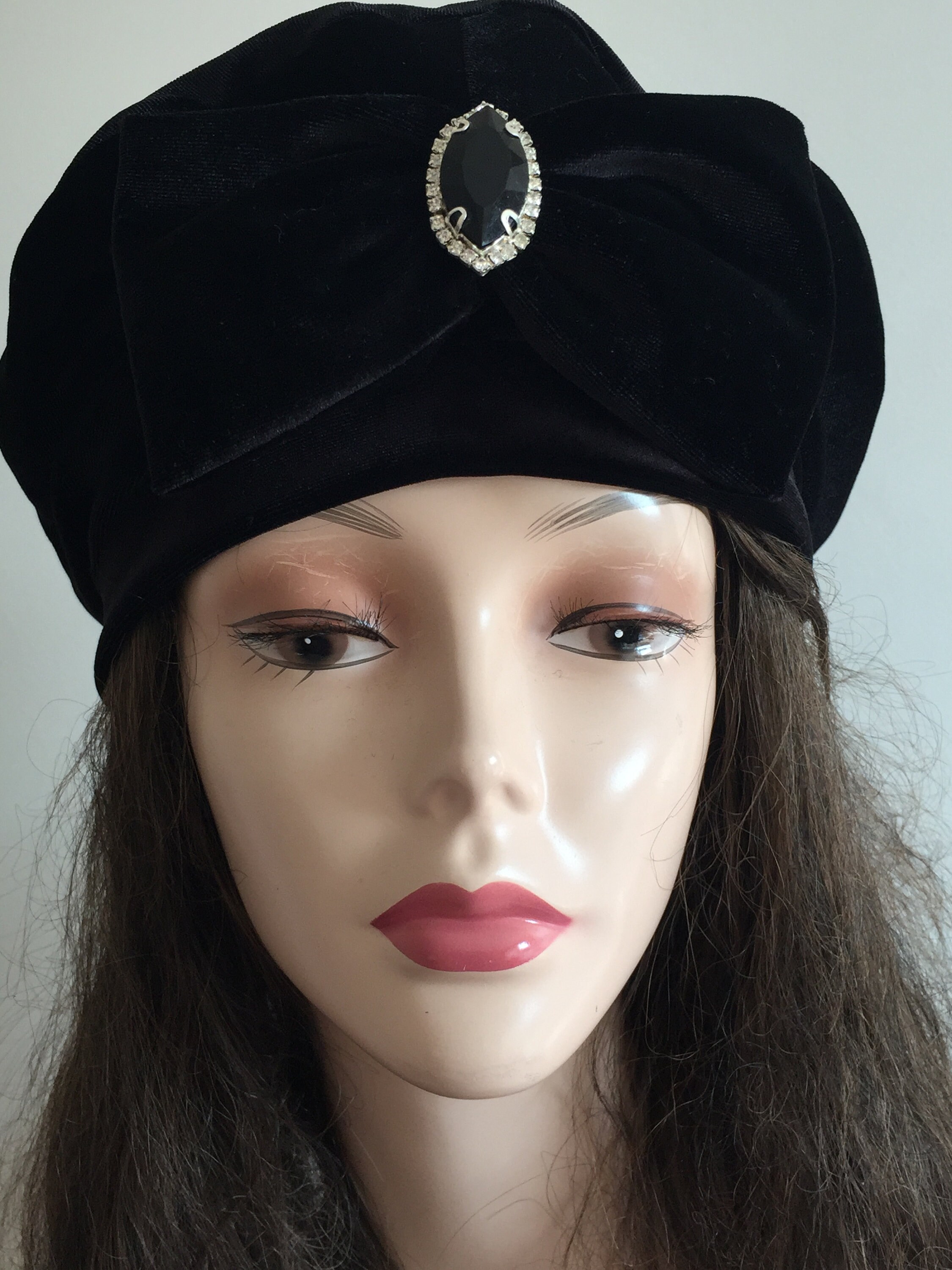 Black Velvet Beret With a Bow- Tam French- Warm Winter Hat  display picture 2