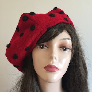 Red and Black Beret- French Beret- Red Wool Hat- Fall Winter Accessory- Oversize Tam Slouchy Beret- Warm Slouchy Cap- Ladies Winter Hat