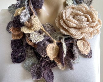 Collier foulard feuille au crochet - foulard lariat multicolore pastel-collier foulard lariat-écharpe beige marron et gris avec broche -2 pcs