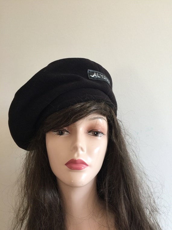 name of a french hat