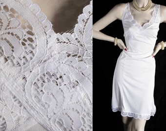 Desirable XL 'Luemme' silky soft tactile ivory white nylon with delicate ornate net lace detail 1970's vintage full slip underskirt - PL2984
