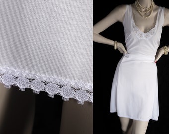 Elegant XXL shimmering silky soft tactile white nylon with delicate floral net lace bodice detail 1980's vintage full slip - PL2929