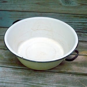 LARGE Vintage Enamelware Wash Tub-16 Inch Dish Pan