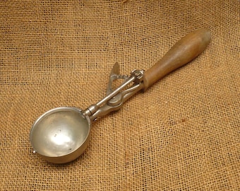 Vintage Gilcrist 31 Ice Cream Scoop-#16 Disher Size