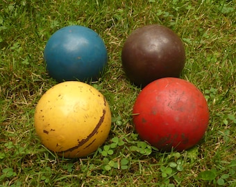 4 Vintage CROQUET BALLS