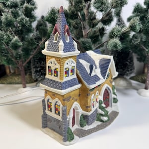 Town Chuch Christmas Village Building, St Nicholas Square, Vintage 1990’s