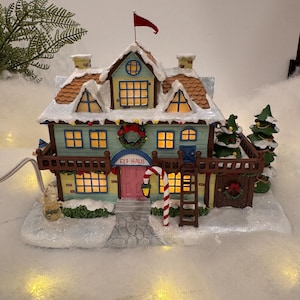 Elf Dormitory Christmas Village House, Rudolph’s Christmas Town, Vintage 2004, Includes Original Box