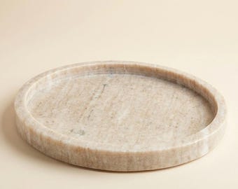 Rund marmorbricka | Dekorativ bricka i natursten, minimalistisk badrumskommod, modern heminredning