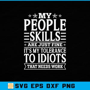 Puede incluir: Fondo negro con texto blanco: "MIS HABILIDADES SOCIALES ESTÁN BIEN. ES MI TOLERANCIA A LOS IDIOTAS LO QUE NECESITA TRABAJO". La parte inferior de la imagen contiene el texto "SVG EPS DXF PNG".