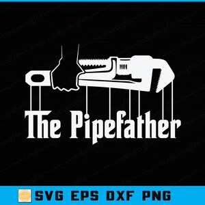 Peut inclure: Graphique blanc sur fond noir représentant une main manipulant une clé à molette, avec le texte "The Pipefather" en dessous. L'image comprend également les types de fichiers : SVG, EPS, DXF et PNG.