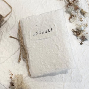 Un beau petit journal fait main / Journal en papier fait main / Cahier fait main / Cahier de ferraille fait main / Fournitures créatives / Brocante