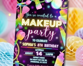 Puede incluir: Una vibrante invitación a una fiesta de maquillaje, con texto de neón e ilustraciones de brochas y productos de maquillaje. La invitación es para el 8º cumpleaños de Sofía, programado para el 14 de agosto a las 15:00.
