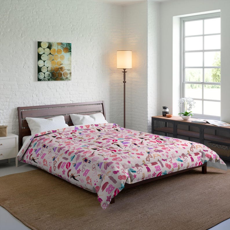 Stylish Comforter Taylor Comforter Bold Fashion Print Taylor Bedding Gift Swifty Comforter Chic Bedroom Decor Perfect Gift for Swifty image 1