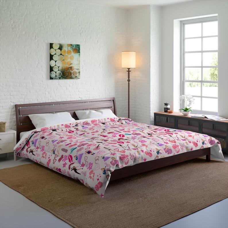 Stylish Comforter Taylor Comforter Bold Fashion Print Taylor Bedding Gift Swifty Comforter Chic Bedroom Decor Perfect Gift for Swifty image 8