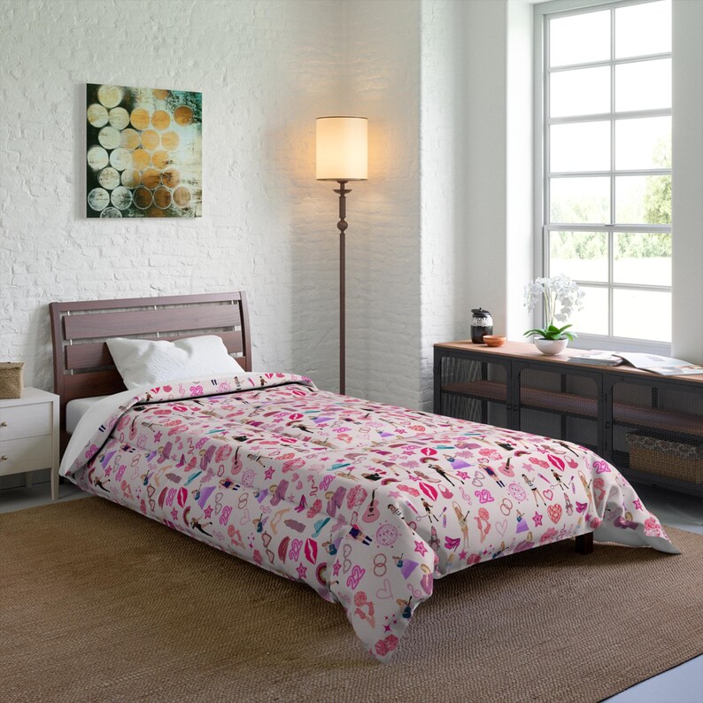 Stylish Comforter Taylor Comforter Bold Fashion Print Taylor Bedding Gift Swifty Comforter Chic Bedroom Decor Perfect Gift for Swifty image 7