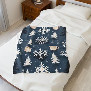 Festive Snowflakes Plush Blanket, Cozy Winter Throw Blanket for Home, Holiday Gift, Soft Plush Throw, Christmas Decor, Winter Vibes