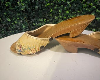 Small Vtg Wooden Sandals